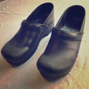 Dansko clogs size 44 narrow (fits like 43.5)